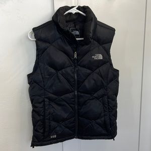 Black Down North Face Vest. Super warm! 🖤